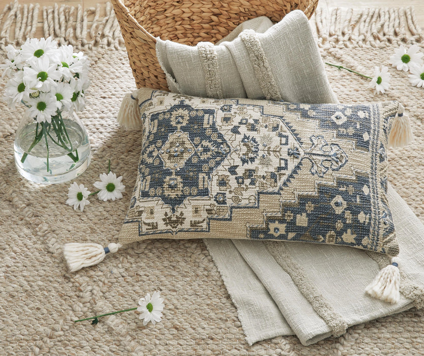 Winbury Pillow